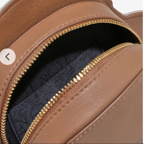 DANIELLE NICOLE STAR WARS THE MANDALORIAN THE CHILD CROSSBODY BAG! - Picture 4 of 5